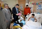 Vali Çiftçi’den Hastanede Sünnet Olan Çocuklara Ziyaret