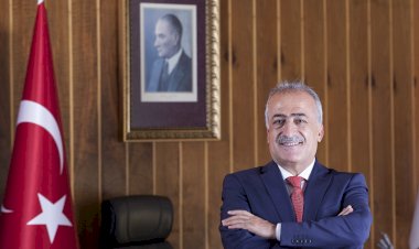 REKTÖR ÇOMAKLI: UZAKTAN EĞİTİMDE BAŞARILI UYGULAMALARIMIZ DEVAM EDİYOR