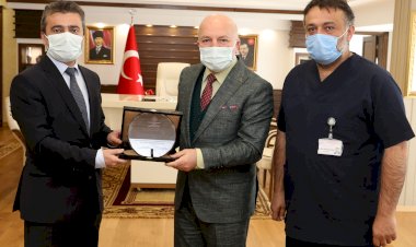 İL SAĞLIK MÜDÜRÜ BEDİR’DEN BAŞKAN SEKMEN’E TEŞEKKÜR PLAKETİ