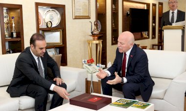 BAKAN KACIR’DAN BAŞKAN SEKMEN’E ÖVGÜ