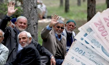 Emeklilere Bayram İkramiyesi O Tarihte Gündeme Gelecek!