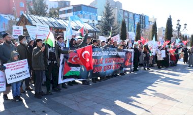 Erzurum'da Sağlık Çalışanları ve Sivil Toplum, Gazze'ye Destek İçin Yürüyüş Düzenledi