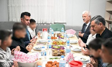 Vali Çiftçi İftarını Çocuk Evinde Açtı