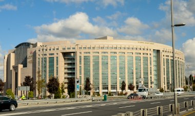 İBB Başkanı Ekrem İmamoğlu Yolsuzluktan Tutuklandı