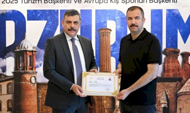 Vali Çiftçi’den Tayin Olan Personeline Anlamlı Veda