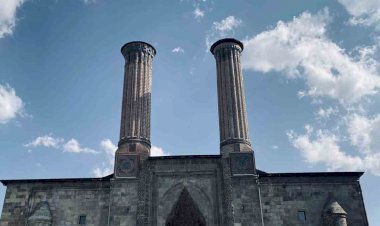 Erzurum’da Klasik Otomobiller Zamana Yolculuğa Çıkarıyor