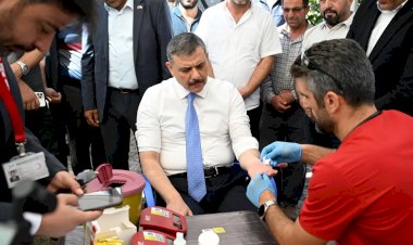 Vali Çiftçi, Horasan’daki Kan Bağışı Kampanyasına Katıldı