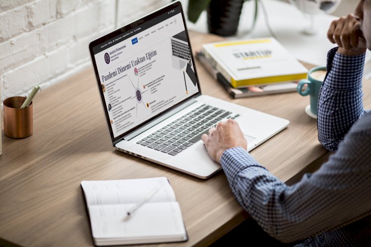 REKTÖR ÇOMAKLI: UZAKTAN EĞİTİMDE BAŞARILI UYGULAMALARIMIZ DEVAM EDİYOR