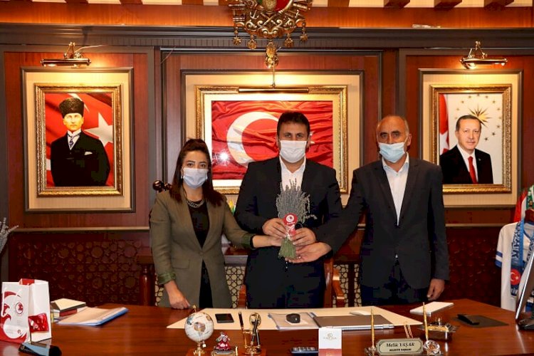 ÇAT BELEDİYESİNDE İLK LAVANTA EKİMİ YAPILDI