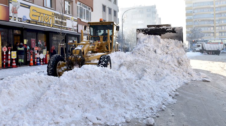 BÜYÜKŞEHİR KARLA MÜCADELEDE  TÜRKİYE'YE ÖRNEK BELEDİYE OLDU