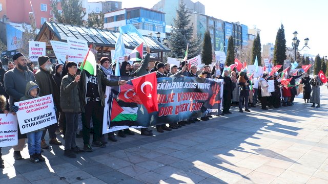 Erzurum'da Sağlık Çalışanları ve Sivil Toplum, Gazze'ye Destek İçin Yürüyüş Düzenledi