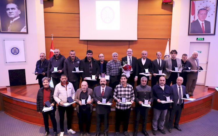 Atatürk Üniversitesinden Emekli Personellerine Vefa: Kurumsal Hizmet Ödülleri Takdim Edildi