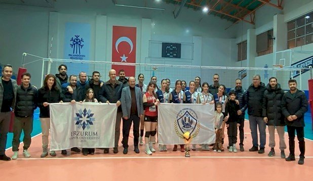 ETÜ Spor Kulübü Kadın Voleybol Şampiyonasında Altın Madalya Kazandı