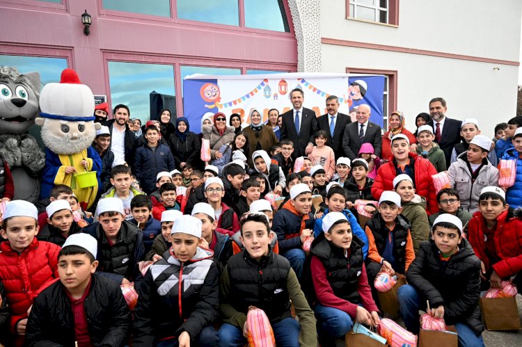 Bakan Alparslan Bayraktar ve Vali Mustafa Çiftçi, Darül Fünun Camii'nde İkindi Namazını Kıldı