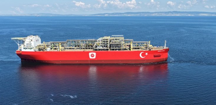 Türkiye’nin İlk Yüzer Gaz Üretim Platformu Osman Gazi, İstanbul Boğazı’ndan Karadeniz’e Uğurlanıyor