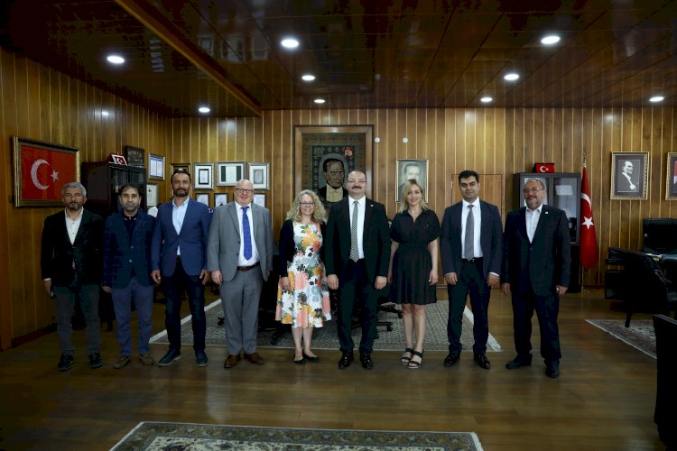 Amerikan Dil Köşesinin Konuğu ABD Eğitim Ataşesi Silver Oldu