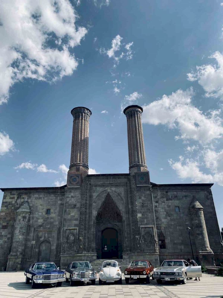 Erzurum’da Klasik Otomobiller Zamana Yolculuğa Çıkarıyor